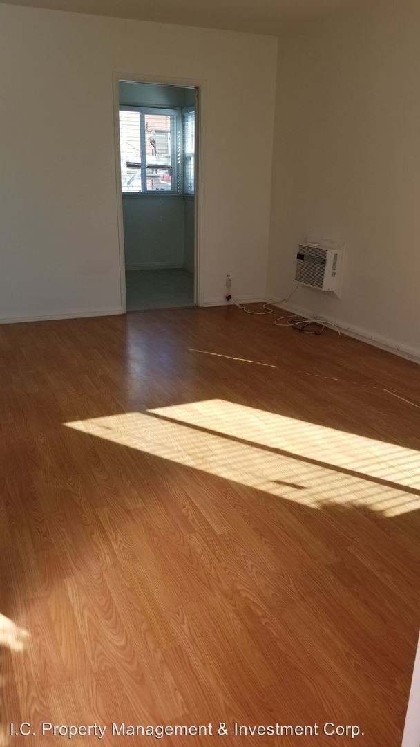 Foto del edificio - 2421 W Main St