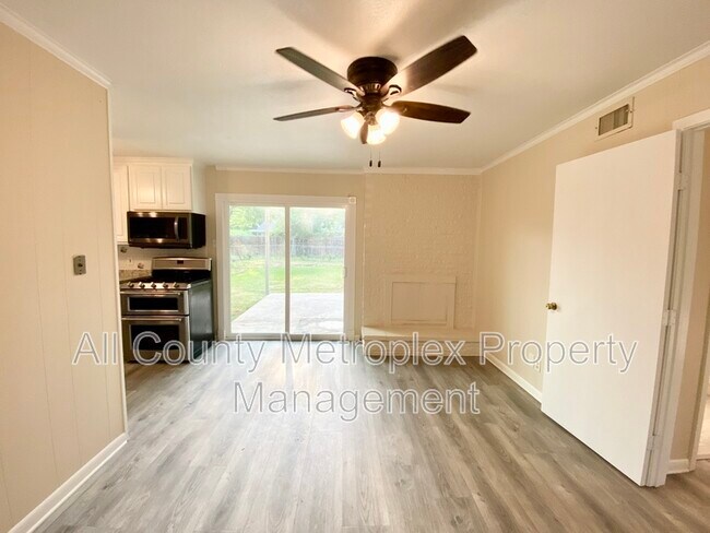 Building Photo - 13932 Pyramid Dr