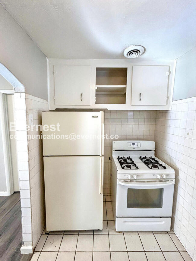 Building Photo - 221 La Motte Ln