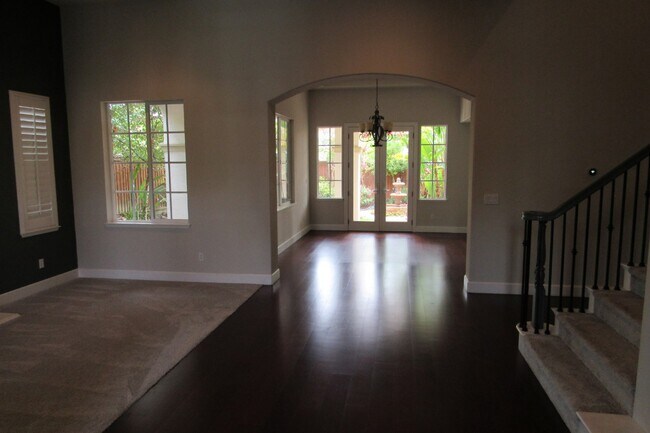 Foto del edificio - Gorgeous 5 Bed/4.5 Bath with Office in Perfect San Ramon Location