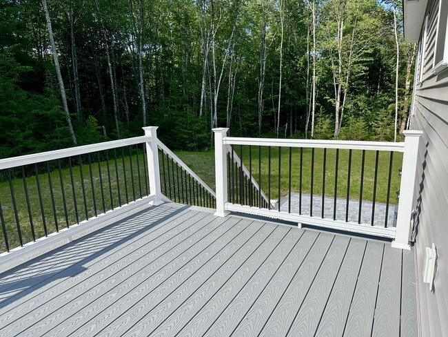 Building Photo - New 3 bed, 3 bath house with in law apt on...
