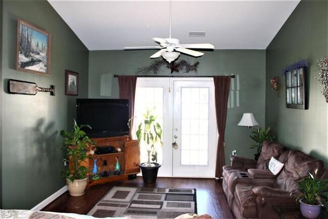 Building Photo - Beautiful 2 Bedroom 2 Bathroom Located in ...