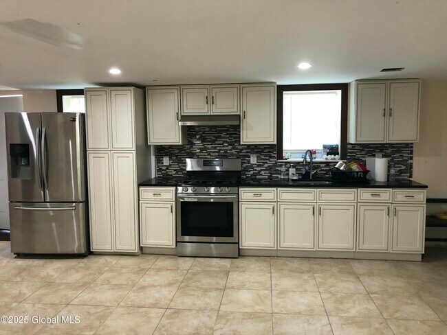 Foto del edificio - 2441 Avenue A