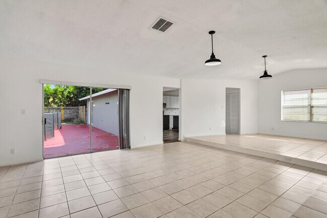 Foto del edificio - 8211 NW 45th Ct