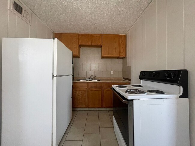 Building Photo - 930-940 S 15th Street