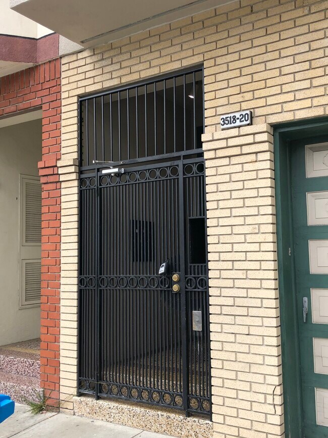 Security Gate - 3518 Cabrillo St