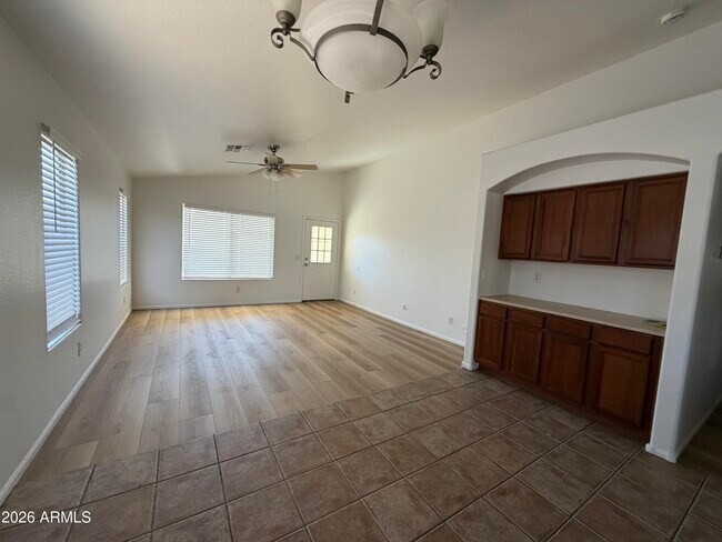 Foto del edificio - 1225 N 159th Dr