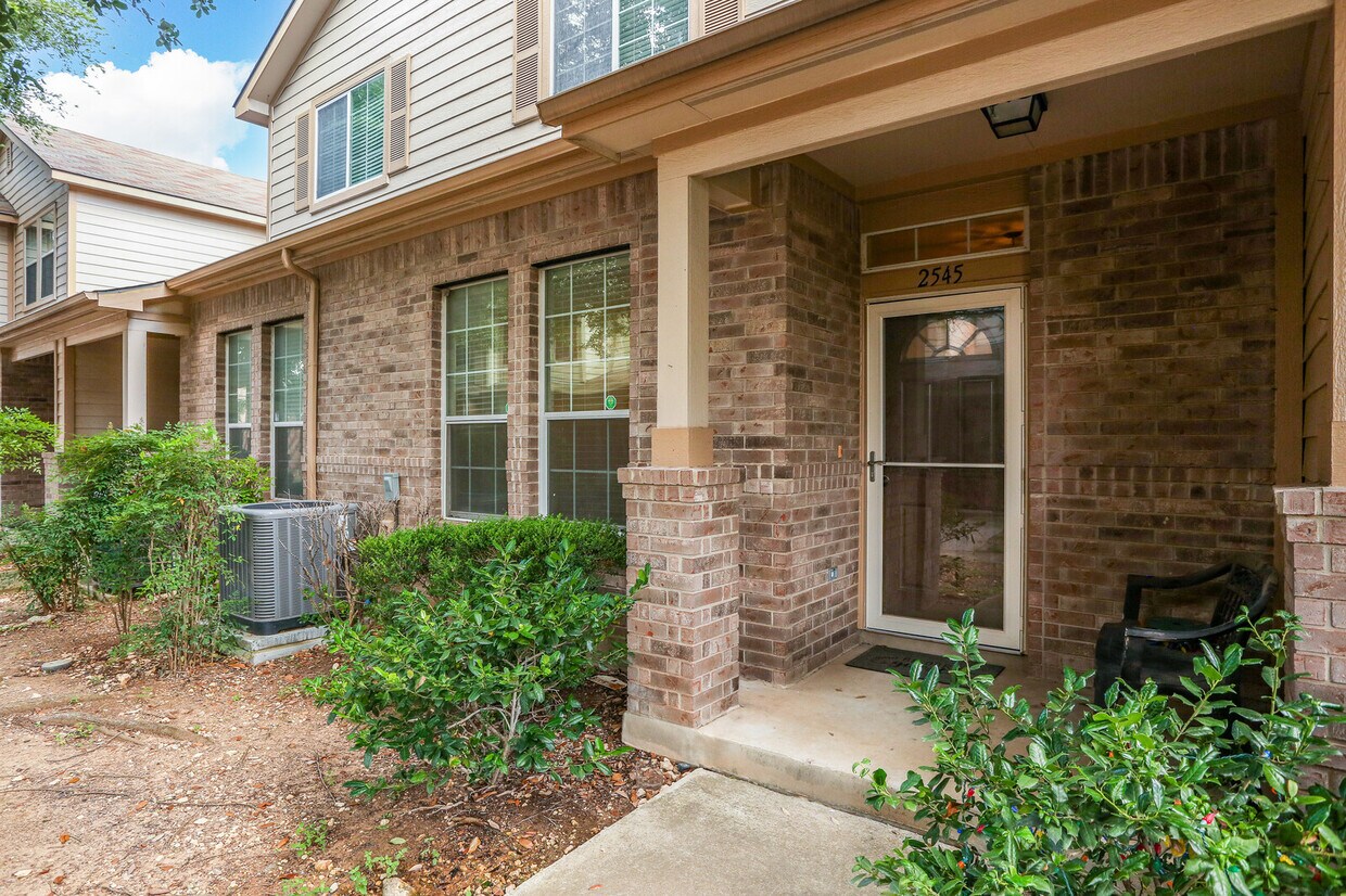 Primary Photo - 2545 Grayson Cir