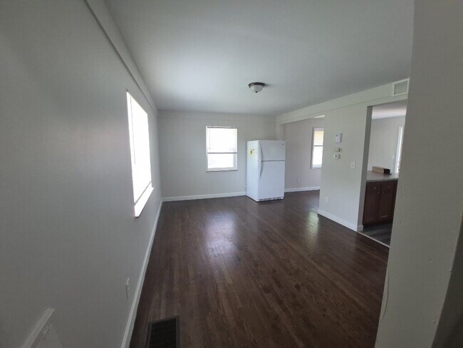 Foto del edificio - 5568 Raceview Ave