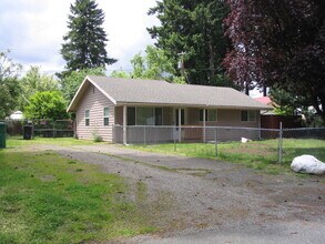 Building Photo - 621 SE 136th Ave