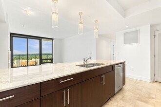 Building Photo - 650 Bellevue Way NE