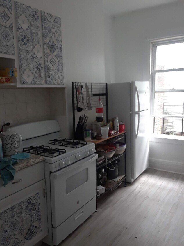 Kitchen - 626 Crescent Ave