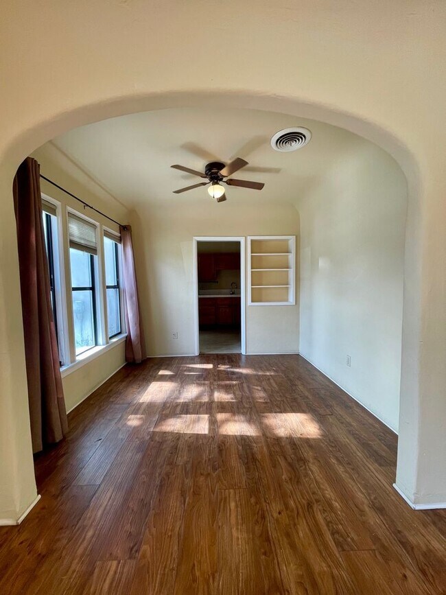 Building Photo - 2 Bedroom 1 Bathroom Home in Spring Valley