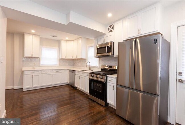 Gourmet Kitchen - 5052 Queens Stroll Plz SE