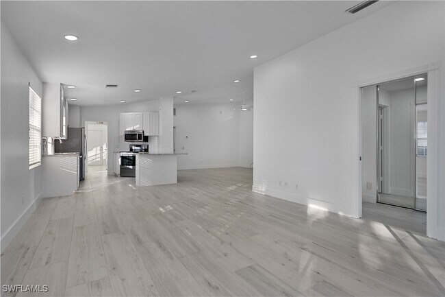 Foto del edificio - 4768 San Carlo Ct