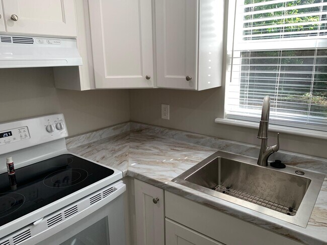 Foto del edificio - 4220 NE Indian River Dr