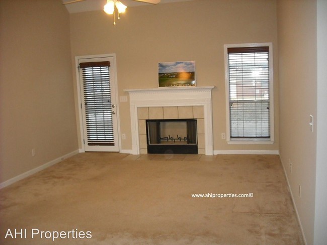 Building Photo - 1013 Stonecreek Dr