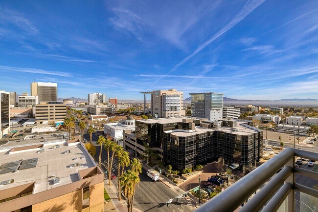 Foto del edificio - FULLY FURNISHED - JUHL - 2 BEDROOM 2 BATH WITH 2 PARKING SPACES