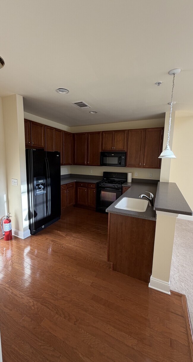 KITCHEN - 2411 Ramapo Ct