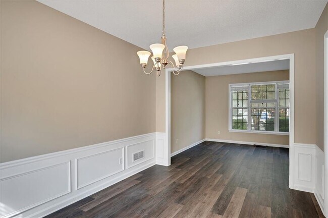 Foto del edificio - 11585 Crossington Rd