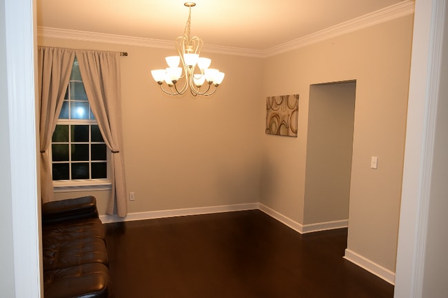 Building Photo - 912 Lake Thrasher Dr