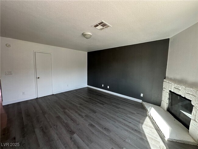 Foto del edificio - 6966 Issac Ave