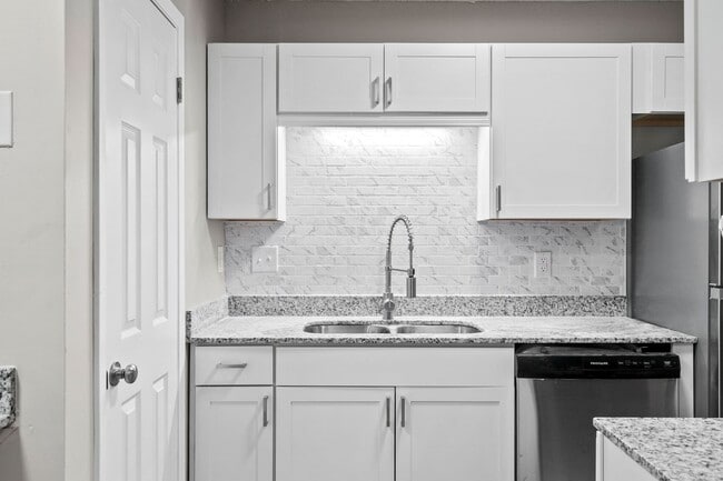 Interior Photo - Skyland Pointe