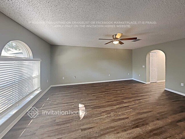 Building Photo - 30450 Birdhouse Dr