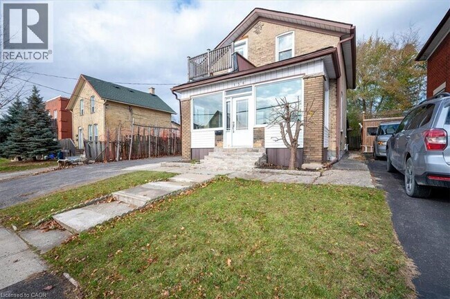 Photo du bâtiment - 136 Wellington St N