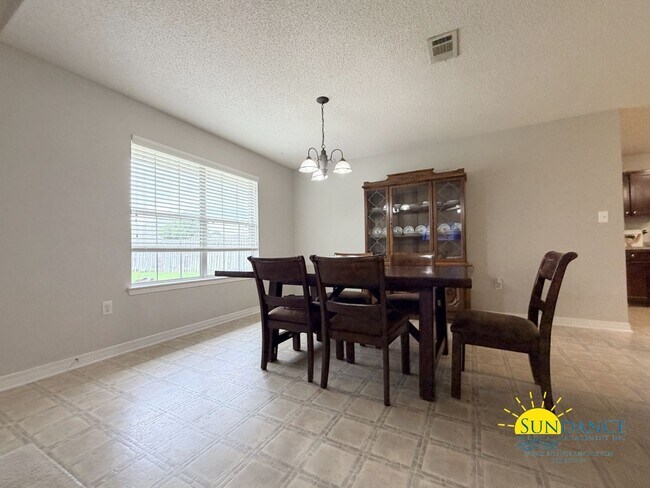 Foto del edificio - Charming 4-Bedroom Home in Hampton Ridge Estates of Navarre!