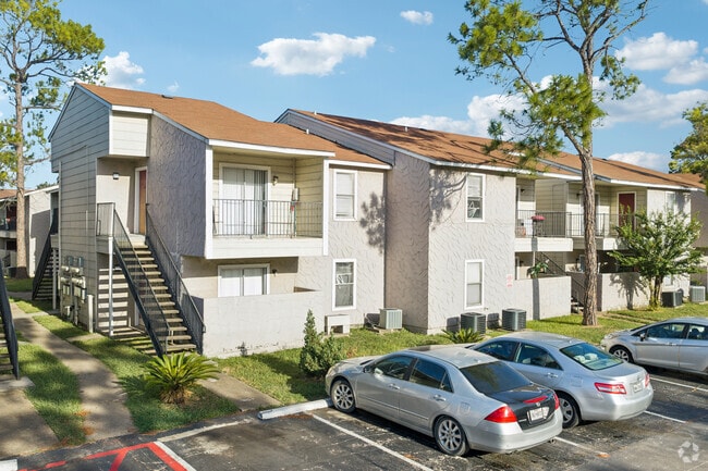 Building Photo - Falls of West Oaks
