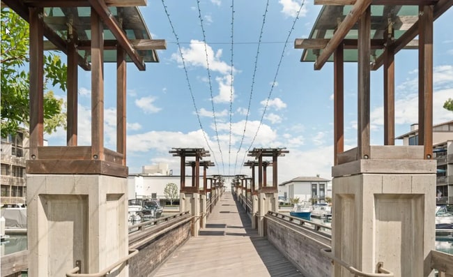 Building Photo - 9125 Marina Pacifica Dr N