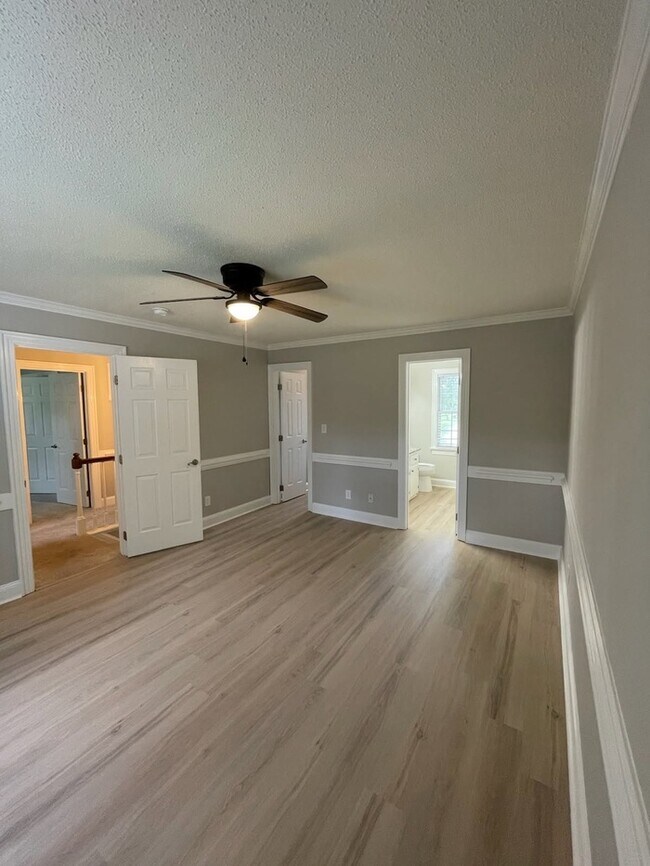 Building Photo - 3 Bedroom 2.5 Bath
