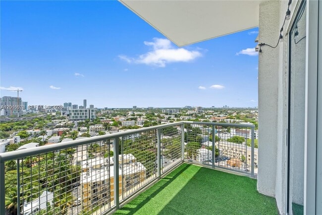 Foto del edificio - 10 SW South River Dr