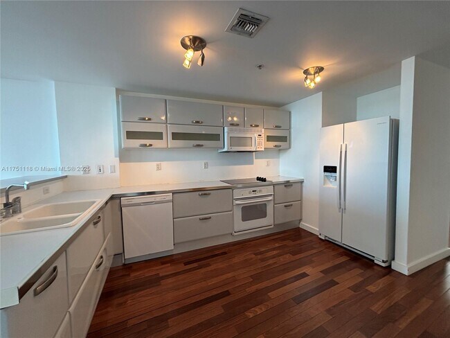 Building Photo - 6580 Indian Creek Dr