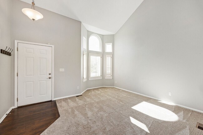 Foto del edificio - "COMING SOON" Spacious & Inviting Highland...