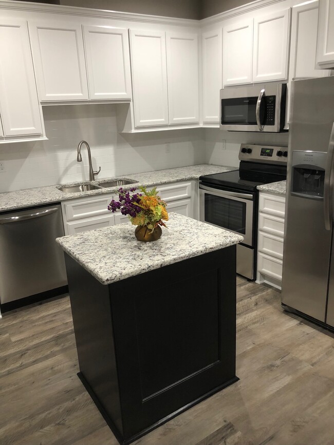 Kitchen. - 16076 Echo Glen Dr