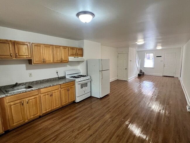 Building Photo - 563 Lamberton St