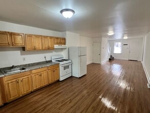 Building Photo - 563 Lamberton St