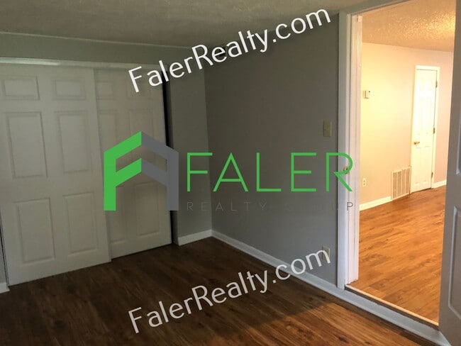 Foto del edificio - Huge Yard and Charming Home!