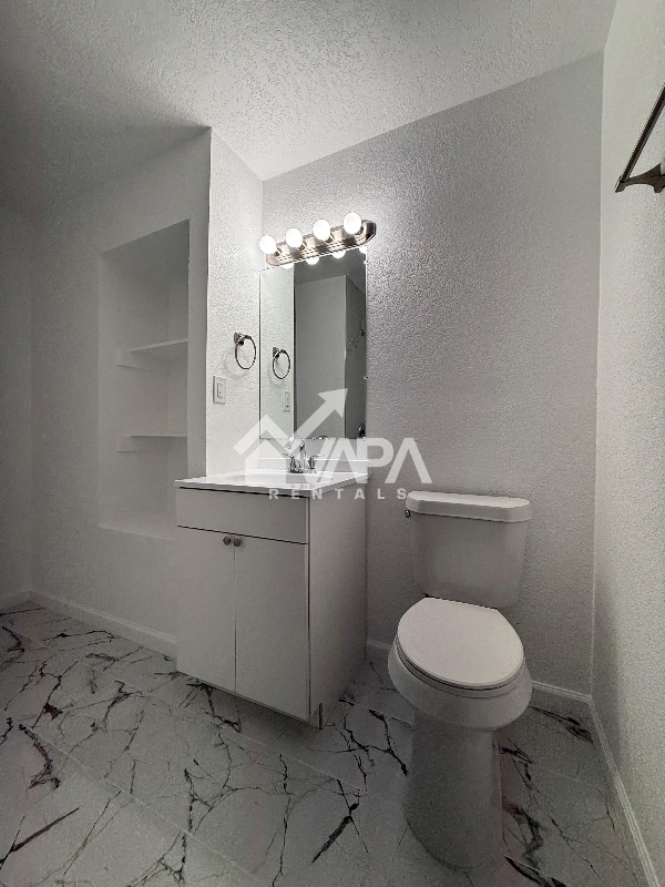 Building Photo - 143 Huxley Dr