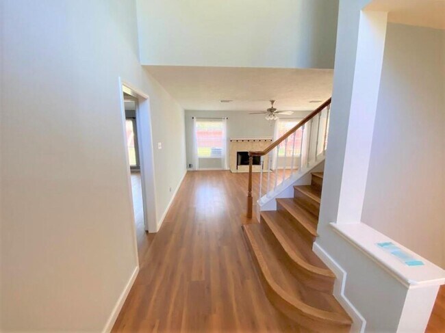 Building Photo - 7118 Glen Rosa Dr