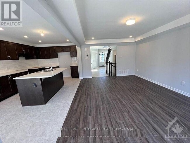 Photo du bâtiment - 754 Derreen Ave