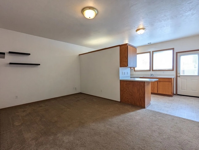 Building Photo - IveJ02