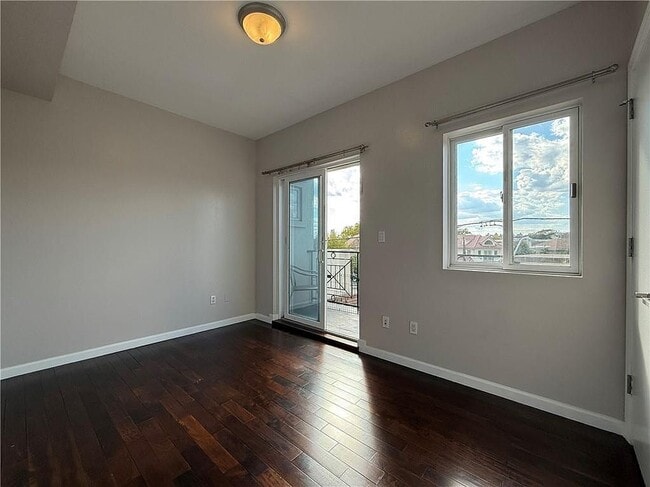 Foto del edificio - 1727 Stillwell Ave