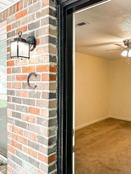 Foto del edificio - 470 Martha Ln