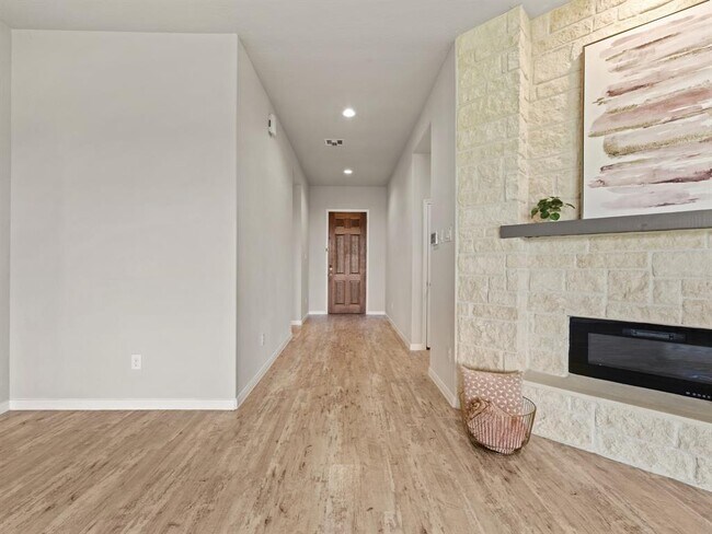 Building Photo - 4919 Bella Danielle Ct