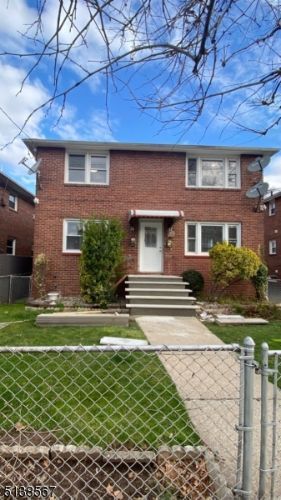 Foto principal - 353 Pennington St