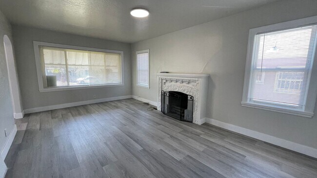 Building Photo - 2921 73rd Ave