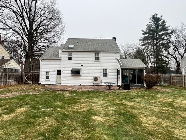Photo - Beautiful, Single Family Colonial for Rent in Springfield! House